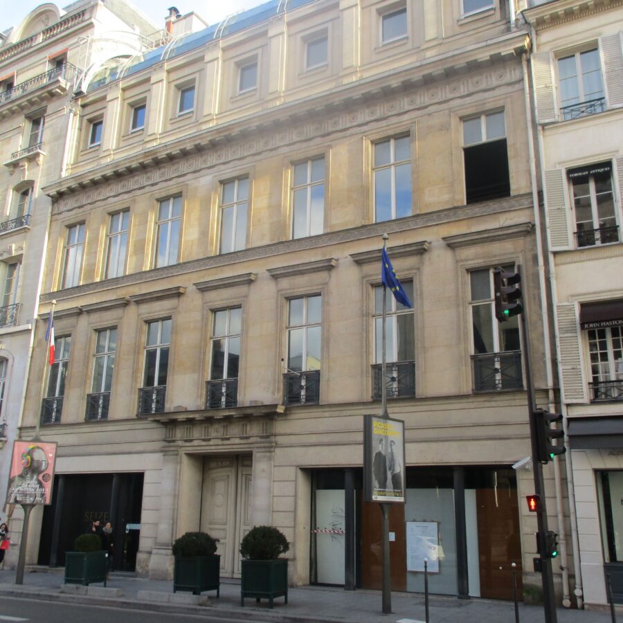 16 Avenue Matignon Paris 16ème